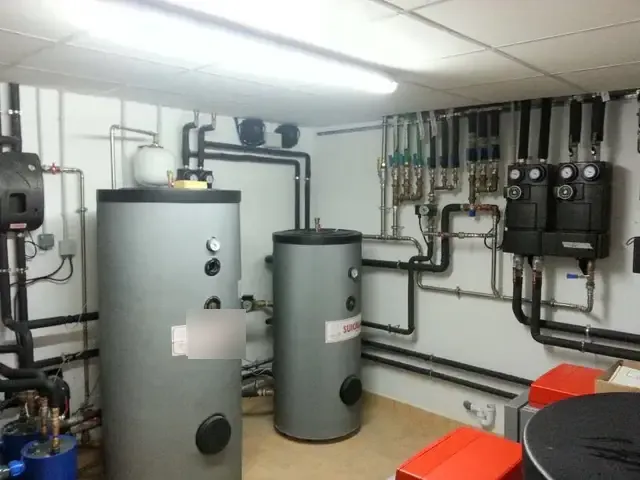 Sala de máquinas con acumuladores, Orihuela Costa