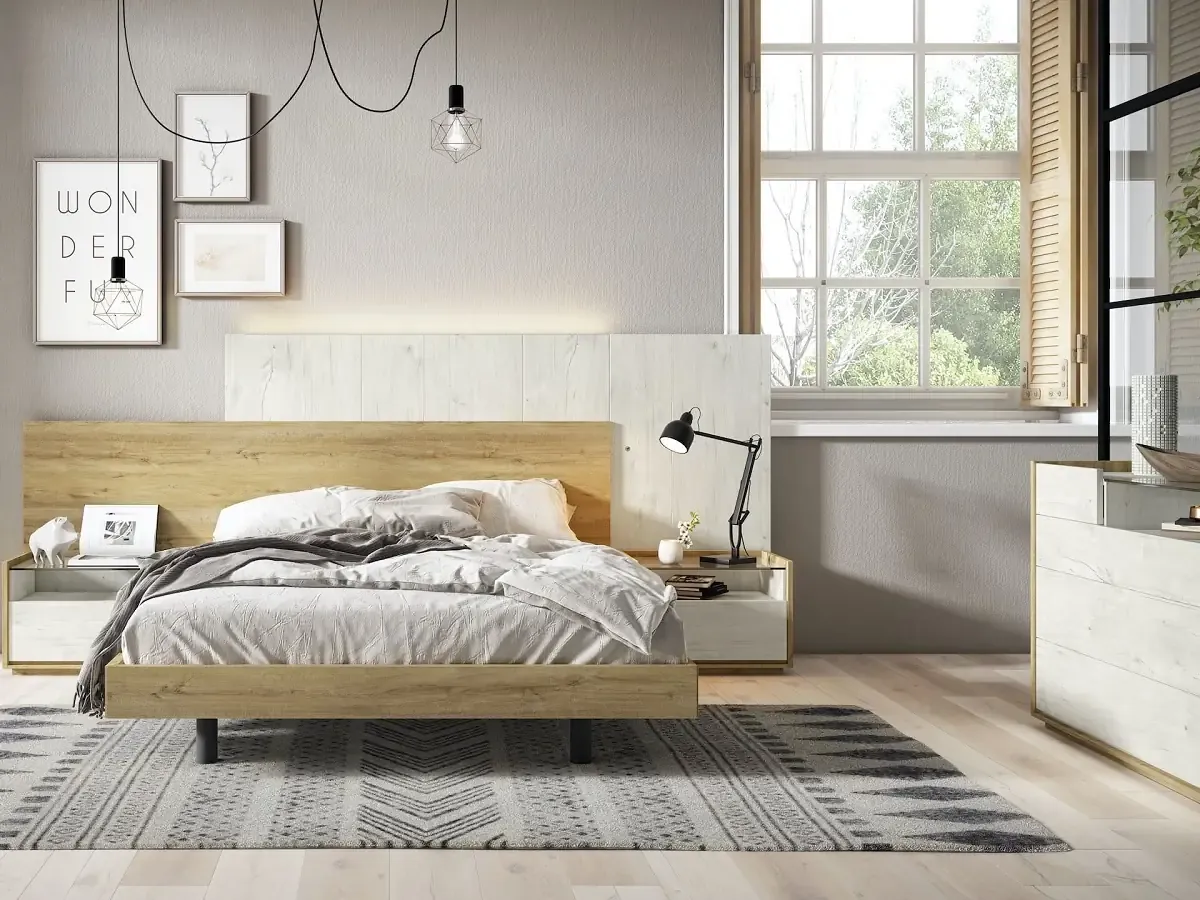 Dormitorio de matrimonio con cabecero de madera