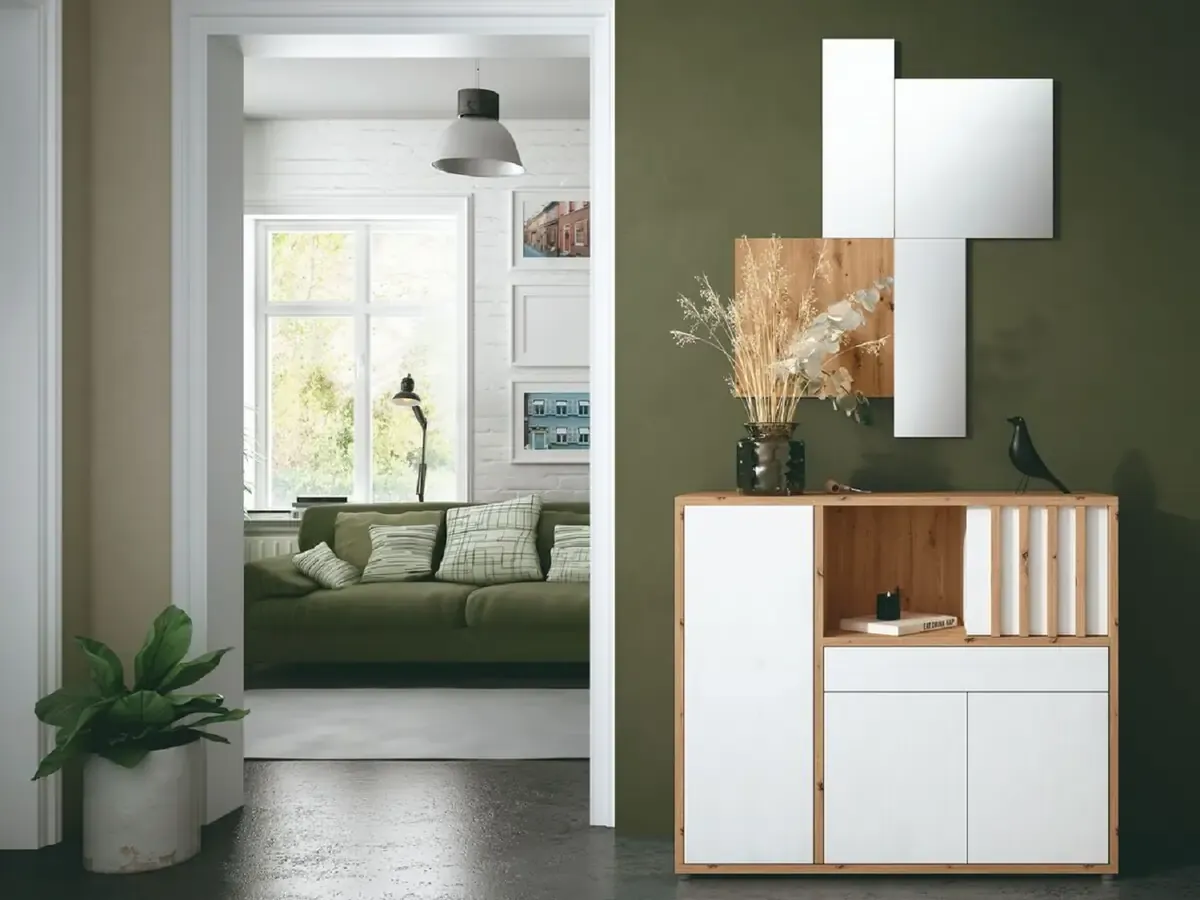 Recibidor con espejo y mueble blanco y madera