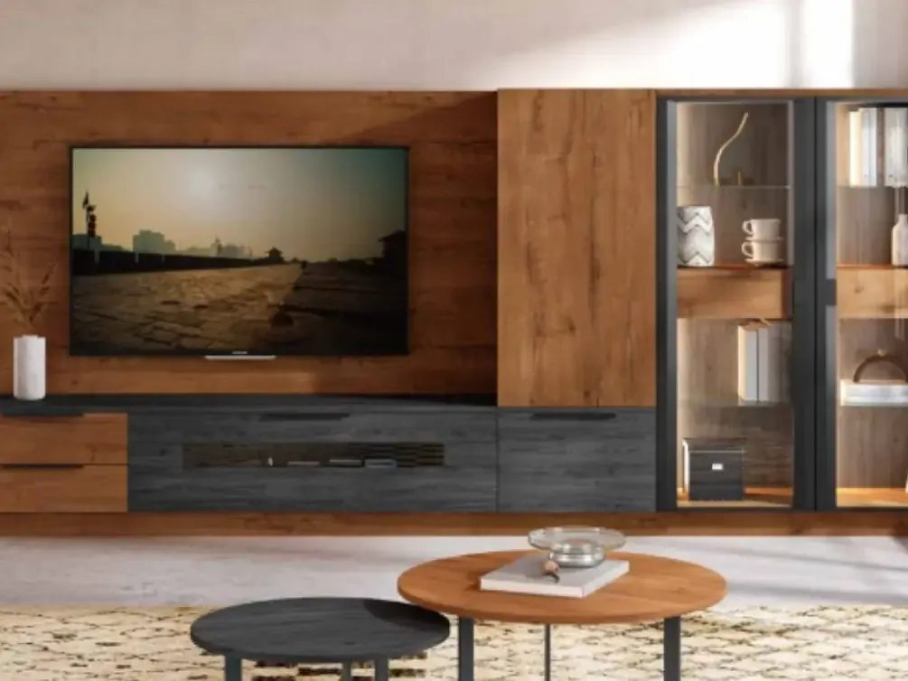 Composición de salón con panel de madera y vitrina